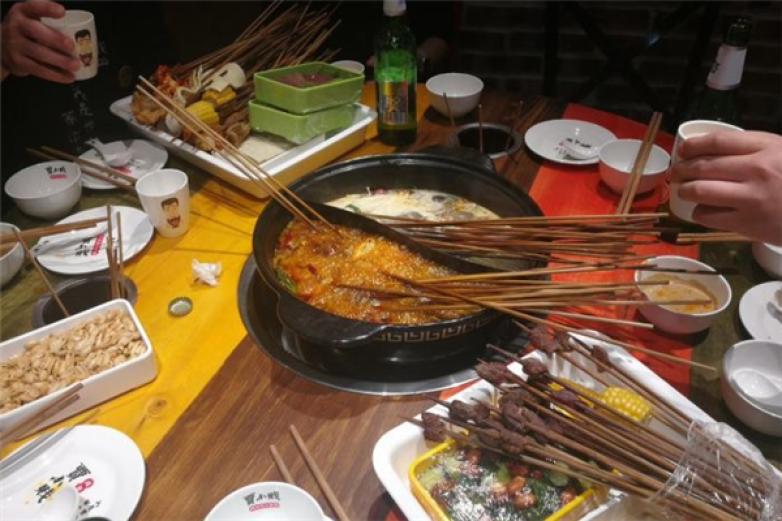 贾小贱成都筒子串串